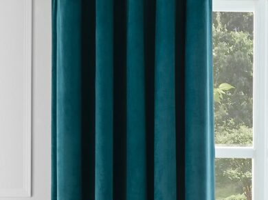 curtain on half window in colour green with eyelet style