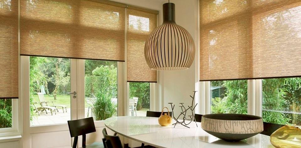 linen look roller blind in dining area